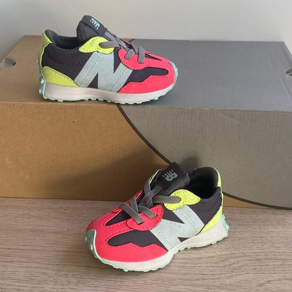 New Balance 327 Toddler Sneakers - SZ 4 C - Picture 8 of 16